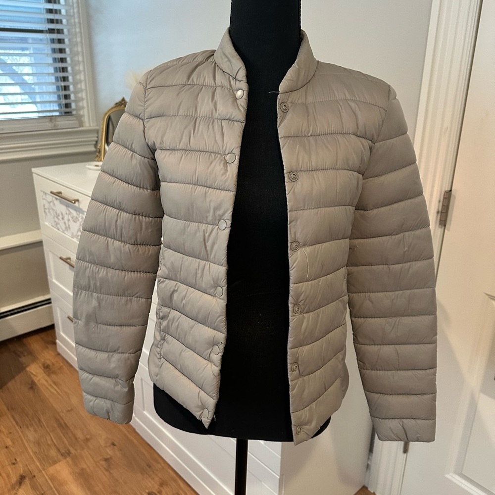 H&M Women's Gray Puffer Jacket